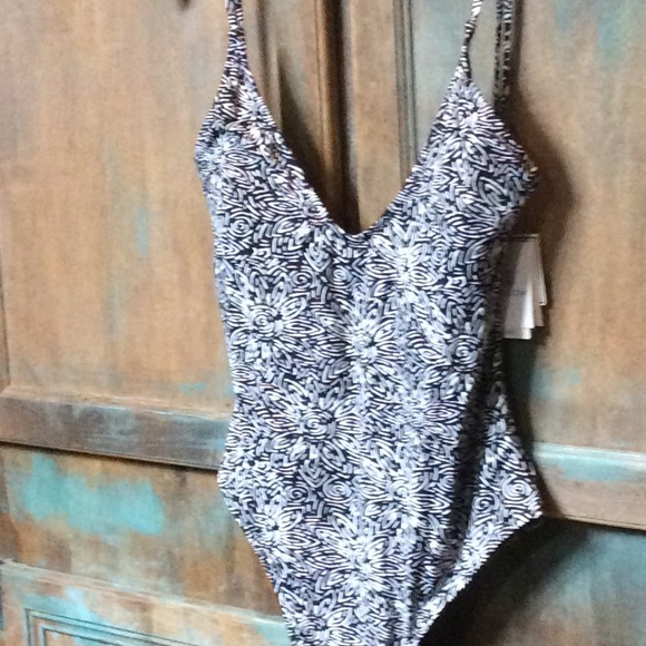 Volcom henna spirit one piece NWT - Picture 3 of 6